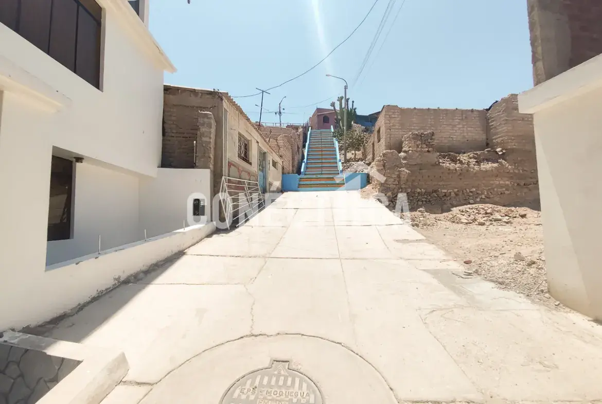 Vendo terreno cerca del renovado Colegio Amparo Baluarte en Mariscal Nieto, Moquegua. - Imagen 4