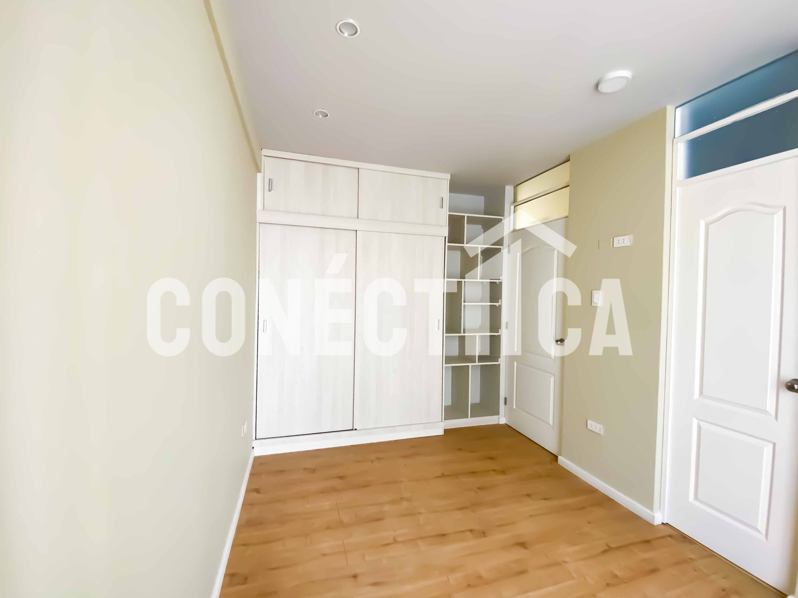 Venta de Casa de 3 Pisos en Residencial Sol de Pocollay (Tacna) - Imagen 9
