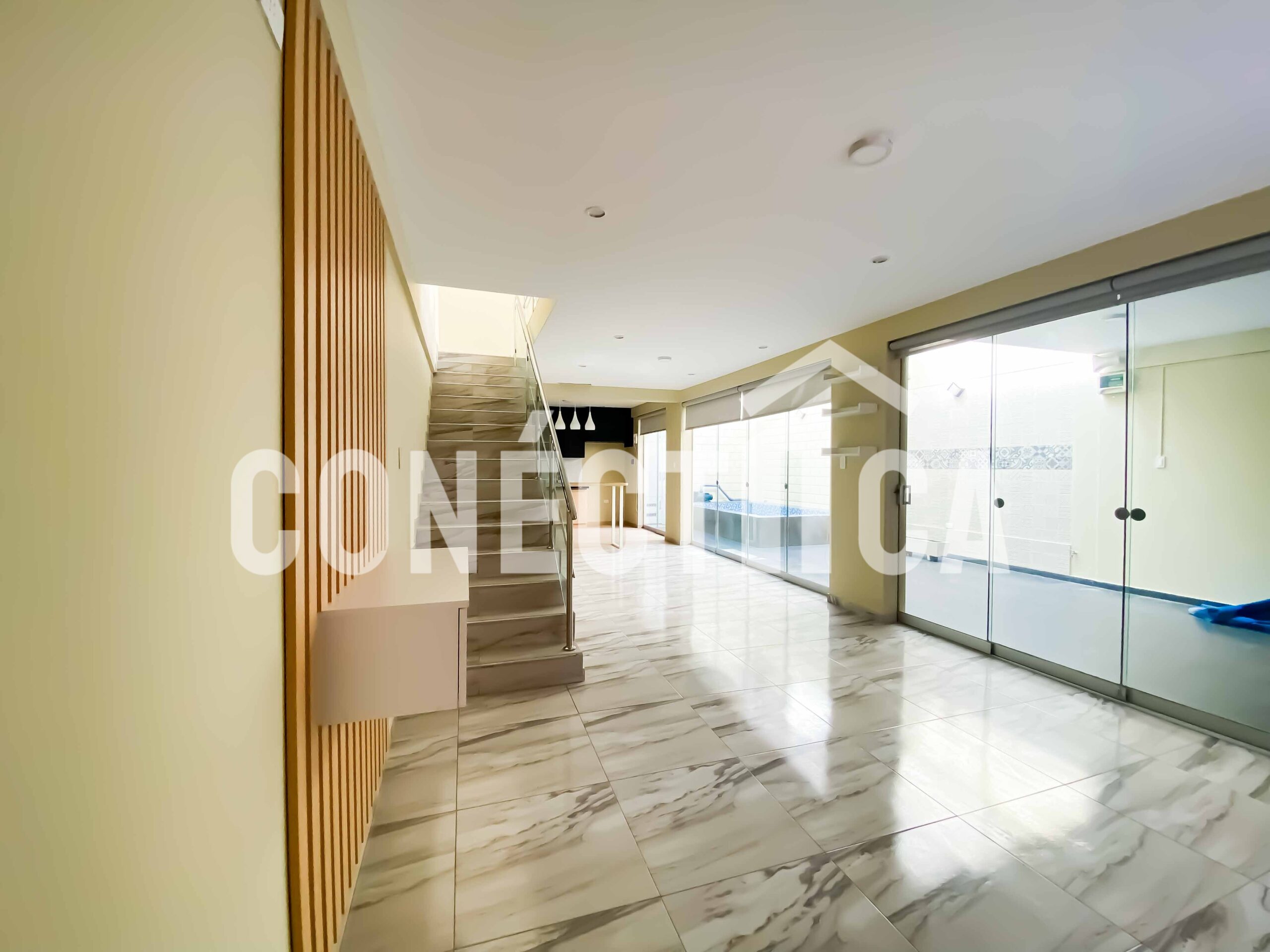 Venta de Casa de 3 Pisos en Residencial Sol de Pocollay (Tacna) - Imagen 3