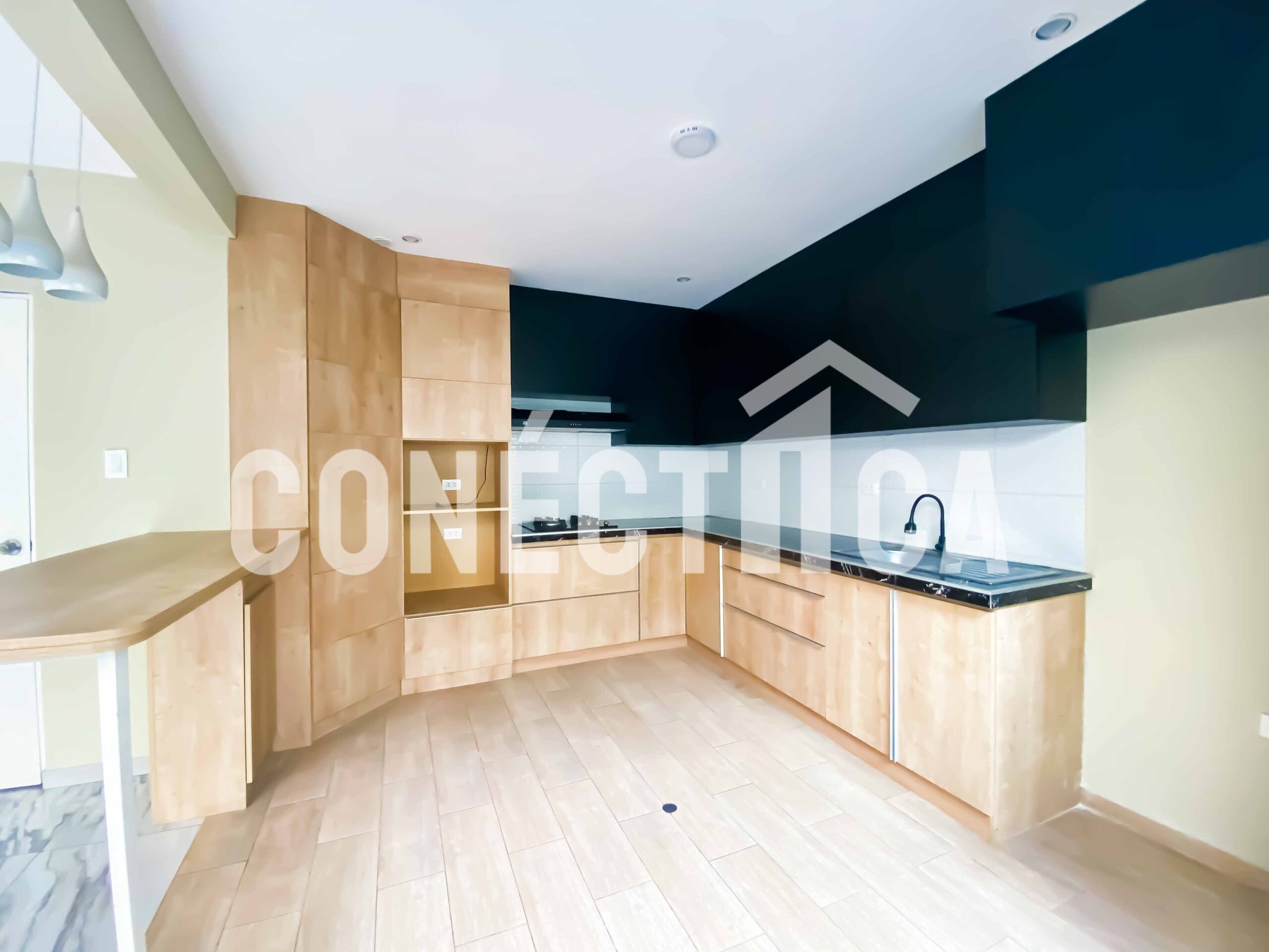 Venta de Casa de 3 Pisos en Residencial Sol de Pocollay (Tacna) - Imagen 4