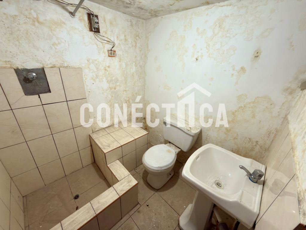 SE VENDE CASA 02 PISOS EN ESQUINA EN CALLE MANUEL UBALDE CON ANCASH, MCAL NIETO, MOQUEGUA 🏠✨📍 - Imagen 33
