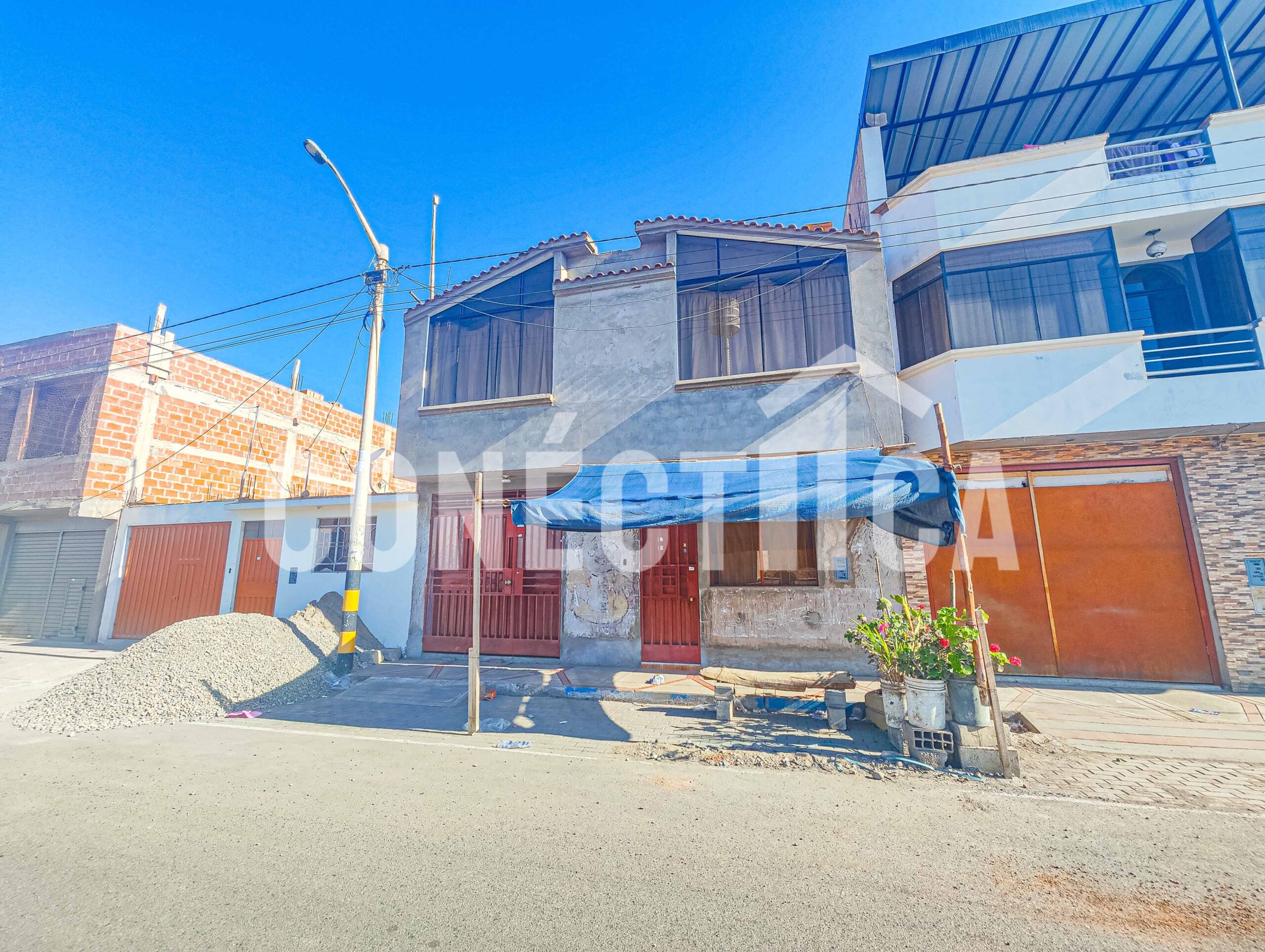 VENTA DE CASA CON LOCAL COMERCIAL EN ASOC. LAS ACACIAS - TACNA - Imagen 7